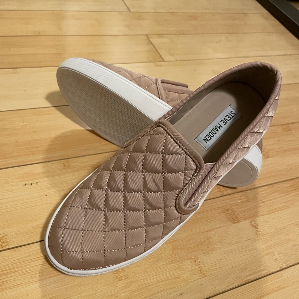 NWOT Steve Madden Women's Ecntrcqt Sneaker